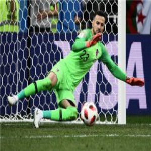 一夜扑出8个点球 简直是门神