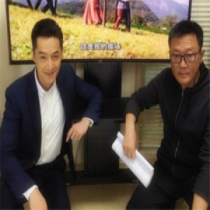 胡歌声援猎场导演 上传合影力挺姜伟