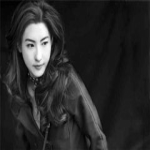 张柏芝晒童年照 引发网友大胆猜测