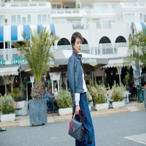 海清演绎秋冬时尚 风度温度兼备酷感十足