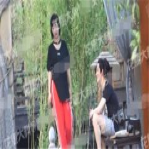 杨紫探班秦俊杰 打情骂俏虐死单身狗