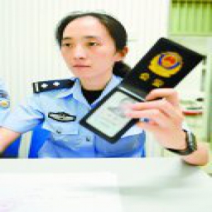 金刚玫瑰猎狼女警 她深知地铁站里哪儿“狼”多