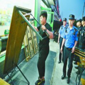 比赛哨声一响 城管队员们的“世界杯”时间