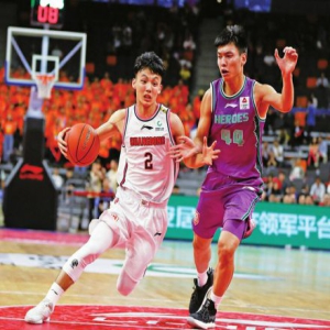 客场不敌卫冕冠军 连败反而拼出信心 山东男篮：偏向虎山行