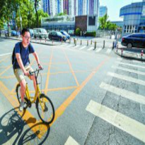 寸步难行到井然有序 丰台实验小学门前交通标志齐了