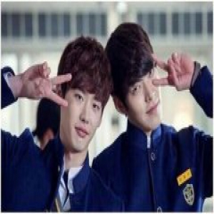 金宇彬抗癌后首度现身 好兄弟李钟硕陪伴左右