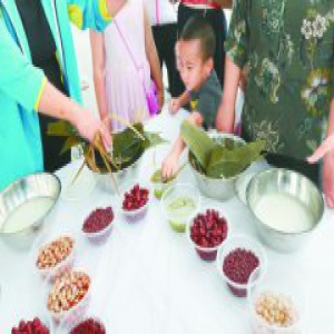 今年粽子价格与去年持平 端午节亲子游井喷