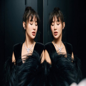 陈燃黑皮群秀身材 眼神魅惑气场足