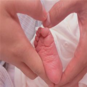 苏炳添晒儿子 深情告白妻子林艳芳