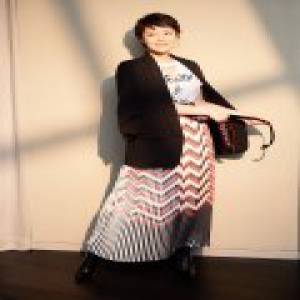 海清亮相摩登不夜城首站 西装配长裙碰撞个性火花