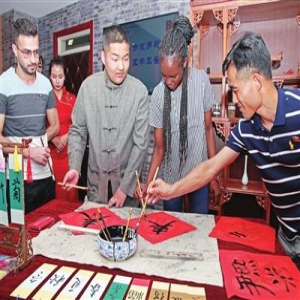 外国留学生邂逅传统文化（图）