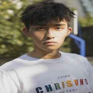 王钰威最新写真曝光 盐系少年展青春荷尔蒙