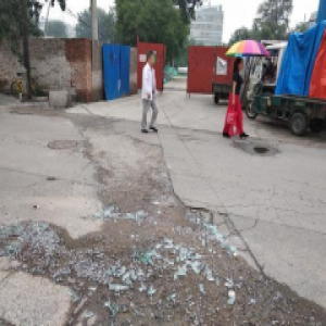 金鱼池巷约300米道路 反复开挖修补仍坑坑洼洼