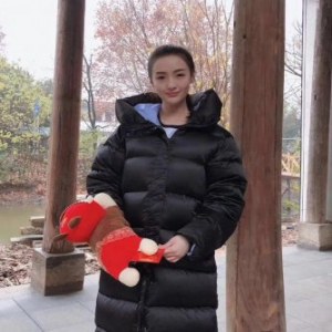 《下凡不是仙》开机 孙嘉琪学霸呆萌造型似阿拉蕾