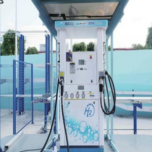 3分钟左右即可完成燃料填充 喝氢排水的汽车向我们走来