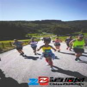 11岁跑友“满世界留脚