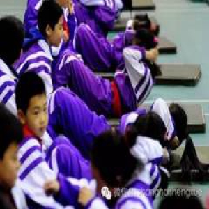 国外叫停仰卧起坐，我们中小学生还能做吗？体育教师和运动专家这样说