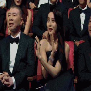 范冰冰在金马典礼的这个小表情一夜火了