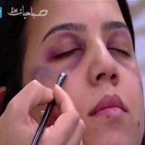 外国电视节目引争议 竟教女性化妆遮掩家暴伤痕