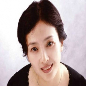 刘亦菲妈妈更似仙女？网友：基因太重要了！