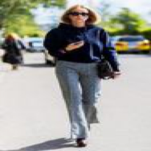 帽衫画风也多变 正式性感全能hold的住