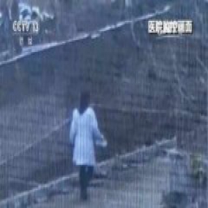 女医生被连刺数刀 公务外出被病人家属认为冷漠