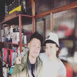 范玮琪晒与余文乐合影：又多了几分男人味