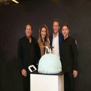 天后也是小女生 李玟玩“假人游戏”创意十足