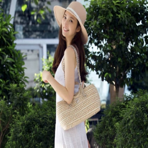 辣妈吴佩慈进军商界 入股汽车品牌成霸道总裁