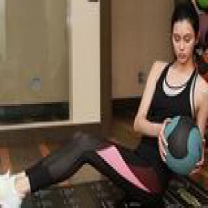 老天才不随便赏饭吃 看看维密天使的健身日常你就知道