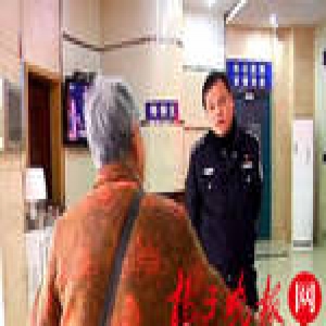 8旬老太捡到驾驶证送到派出所 索要万元报酬