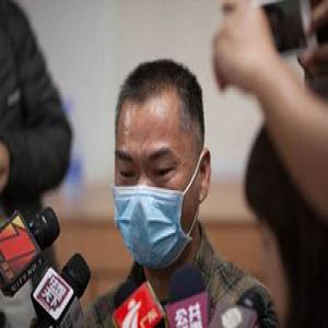 双语：罗尔退回262万捐款 慈善要真相还是听故事