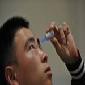 老兵离世前把眼角膜捐给孙子 望他继续保家卫国(图)