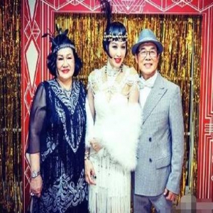 钟丽缇办派对为母亲庆生 化身名伶玩转复古风