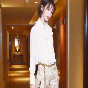 百变！金晨时尚穿搭 小性感or帅气随意切换