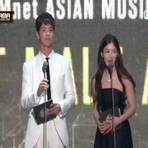 朴宝剑登MAMA开口便破音 《云画》CP再合体