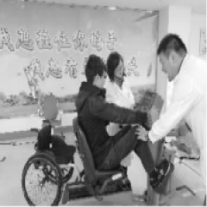 太励志！重度瘫痪小伙欲挑战川藏线 已考到驾照