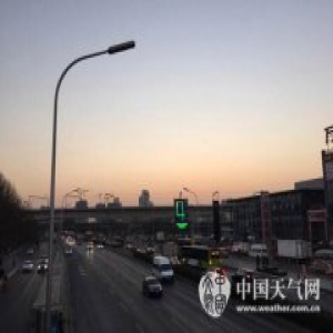 北京发布霾橙色预警 雾霾将贯穿周末