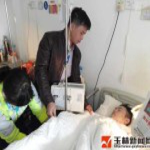 广西一小伙劝架遭砍断手 后续医疗费愁坏一家人