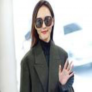 闺蜜相爱也相杀 杨幂唐嫣机场裤装造型PK