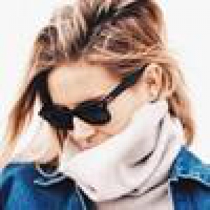 高领毛衣hin时髦，你的发型准备好了吗？