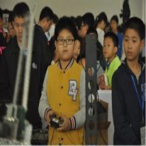 万人空巷，如火如荼进行的第10届亚洲机器人锦标赛