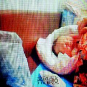 女大学生未婚产子 把男婴弃于小区绿化带上