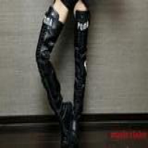 靴筒长度究竟到哪最合适？Gigi大幂幂亲测示范