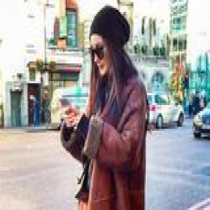 杨幂baby都在穿 冬季绝对少不了的羊羔绒外套