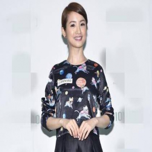 有了？林依晨频摸小腹疑似有孕 面对媒体大方回应…