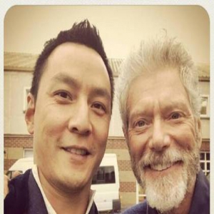 有颜任性！吴彦祖与好友自拍 迷之角度引围观(图）