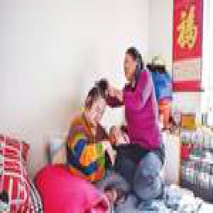 为了脑瘫养女 她放弃腹中骨肉