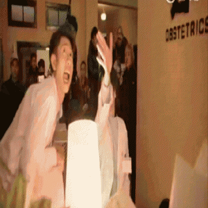 与周冬雨玩挑战却遭打 张一山：你怎么不按套路出牌