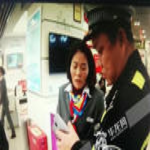 熊孩子摔坏店内手机 熊家长连儿子都不认了…(图)